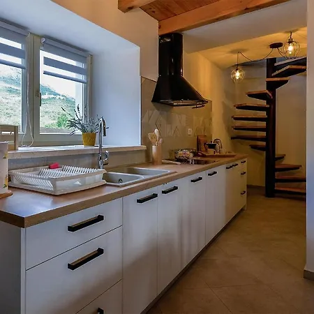 In With Kitchen Plomin
