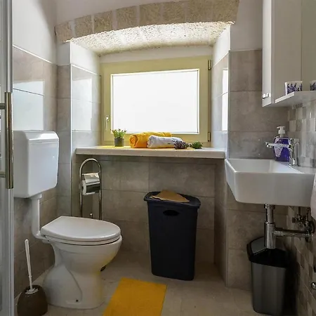 Vikendica In With Kitchen